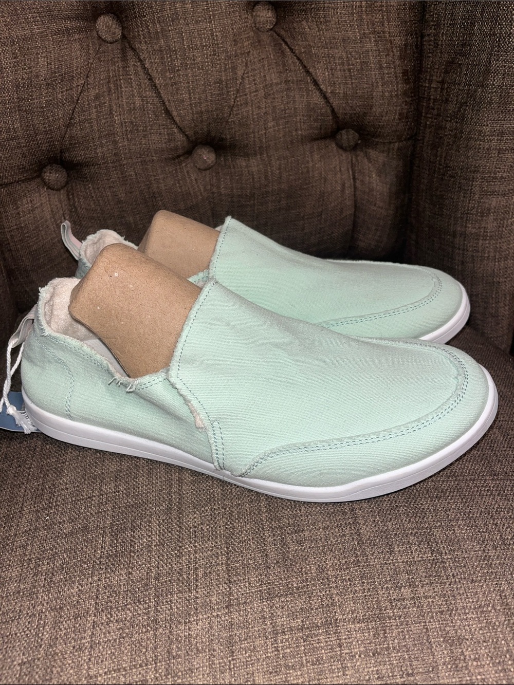 Vionic Beach women's Slip-On Sneakers in Light Mint size 8.5